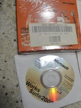 MICROSOFT  Works Suite 2002  -  5 CDs  (Dell)    w Product Key